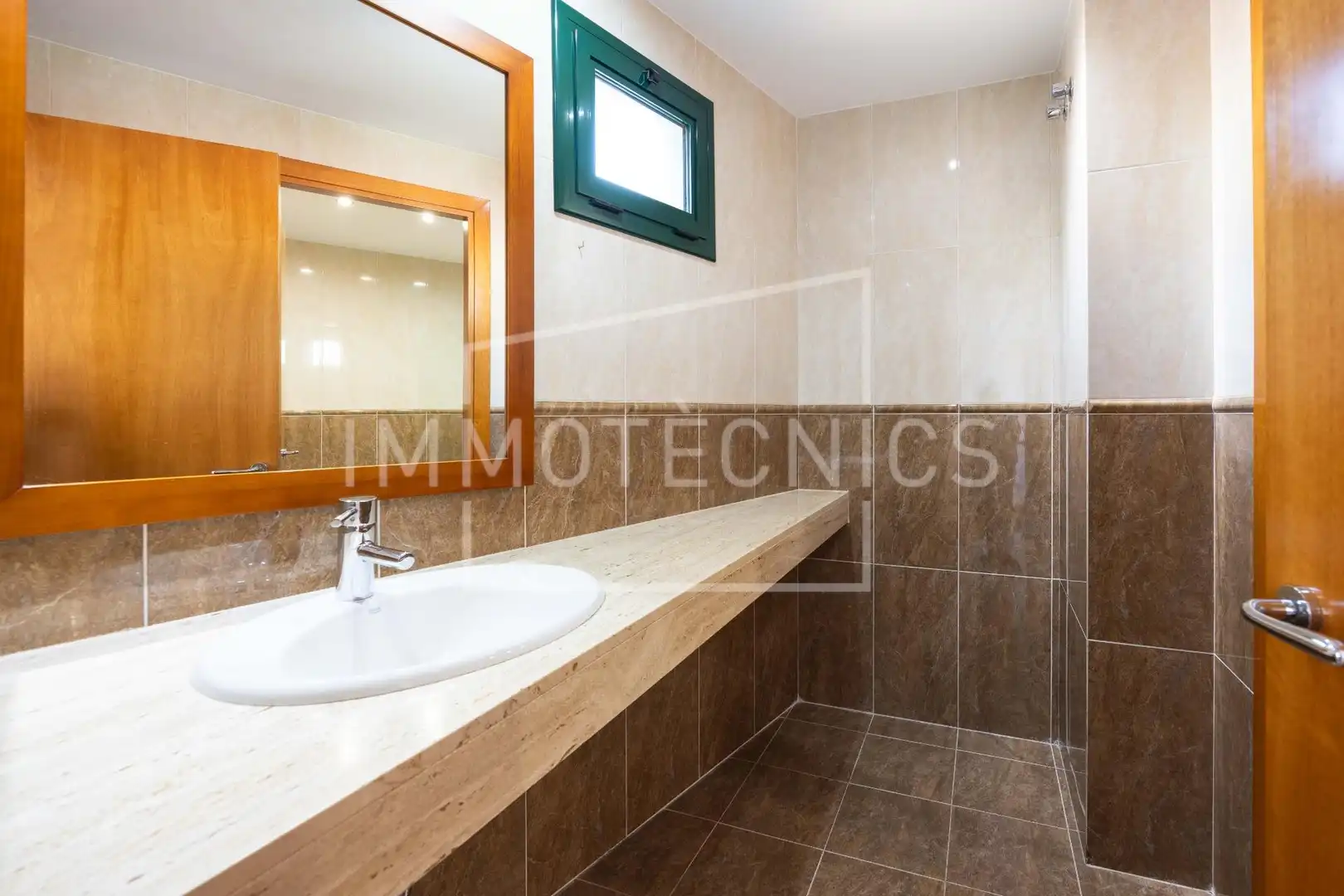 Badezimmer von Einfamilien-Reihenhaus zum Verkauf in La Garriga mit Heizung und Terrasse