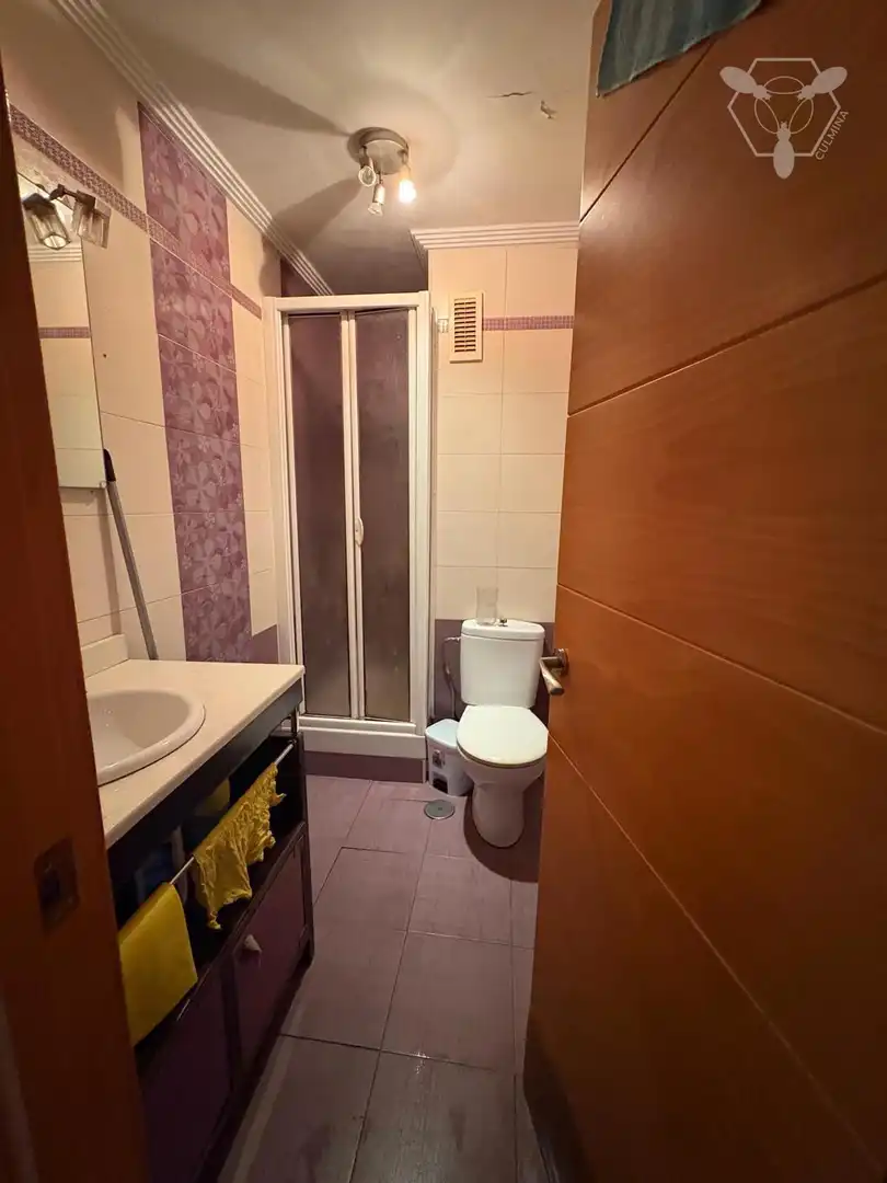 Badezimmer von Wohnung zum Verkauf in Huelva mit Klimaanlage und Terrasse