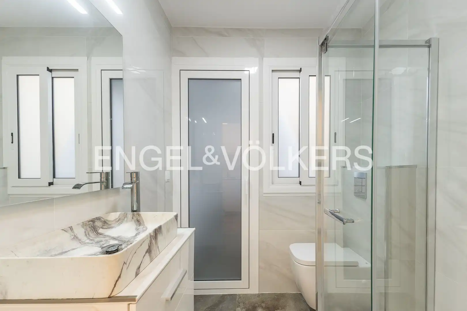 Baño de Piso de alquiler en Barcelona con Aire acondicionado y Calefacción