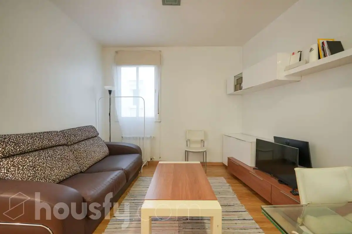 Living room of Flat for sale in  Madrid Capital