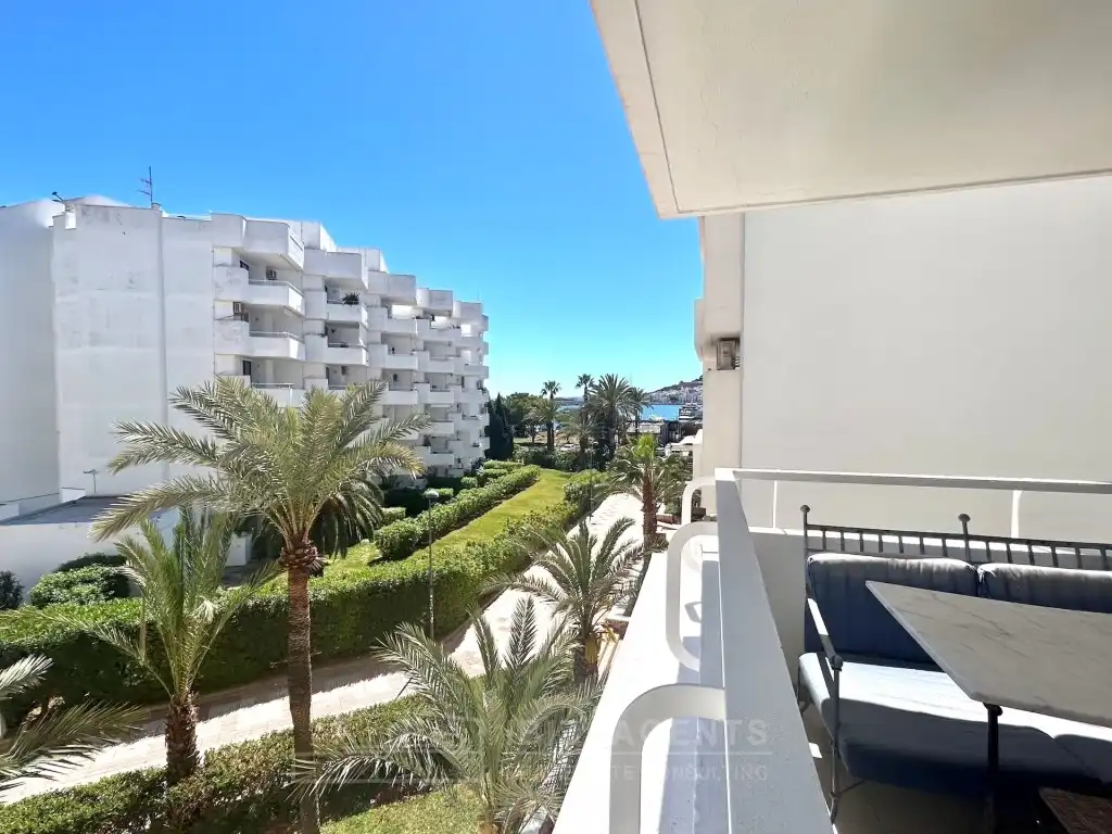 Mini appartamento con piscina in vendita a Marina Botafoc - Platja de Talamanca