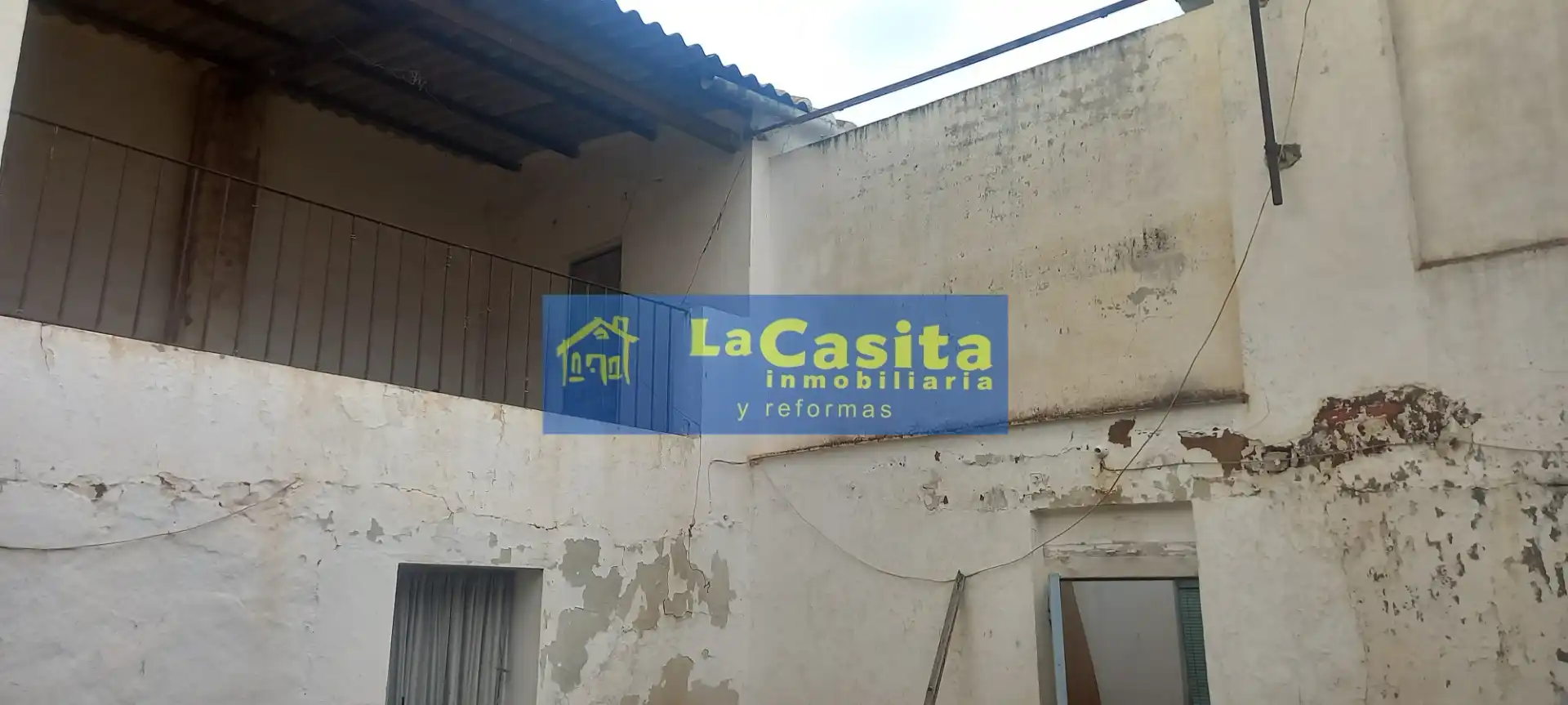 Vista exterior de Casa o xalet en venda en Almagro amb Terrassa, Traster i Balcó