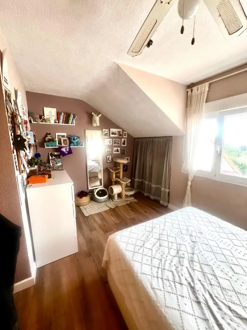 Habitación de Piso de alquiler en Las Rozas de Madrid con Aire acondicionado, Calefacción y Lavadora