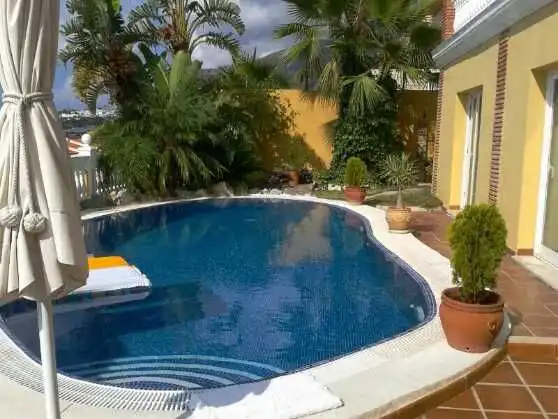 Swimming pool of Houses for sale in Benalmádena  with Air Conditioner, Private garden and Terrace