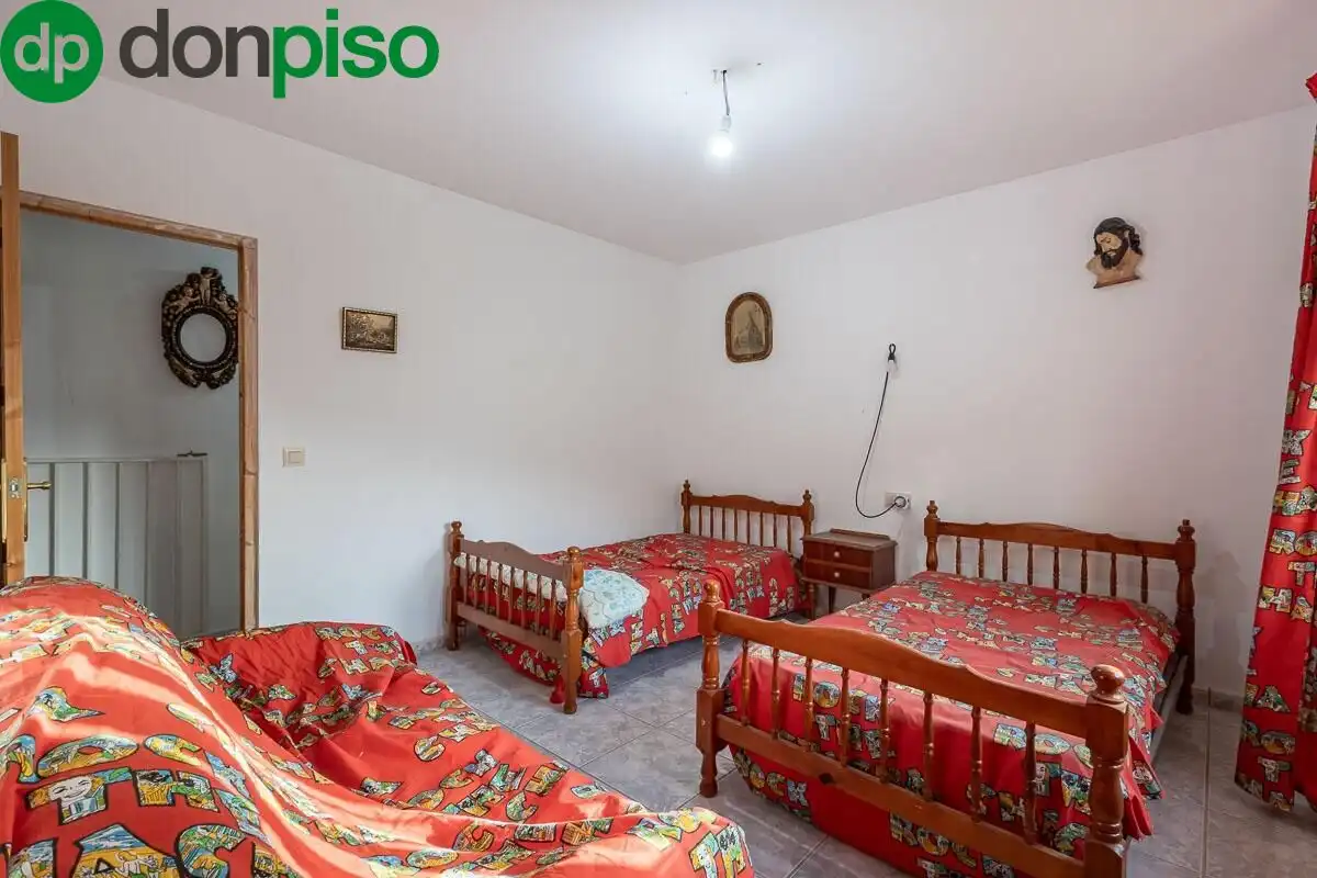 Dormitori de Finca rústica en venda en Monachil amb Jardí privat i Piscina comunitària