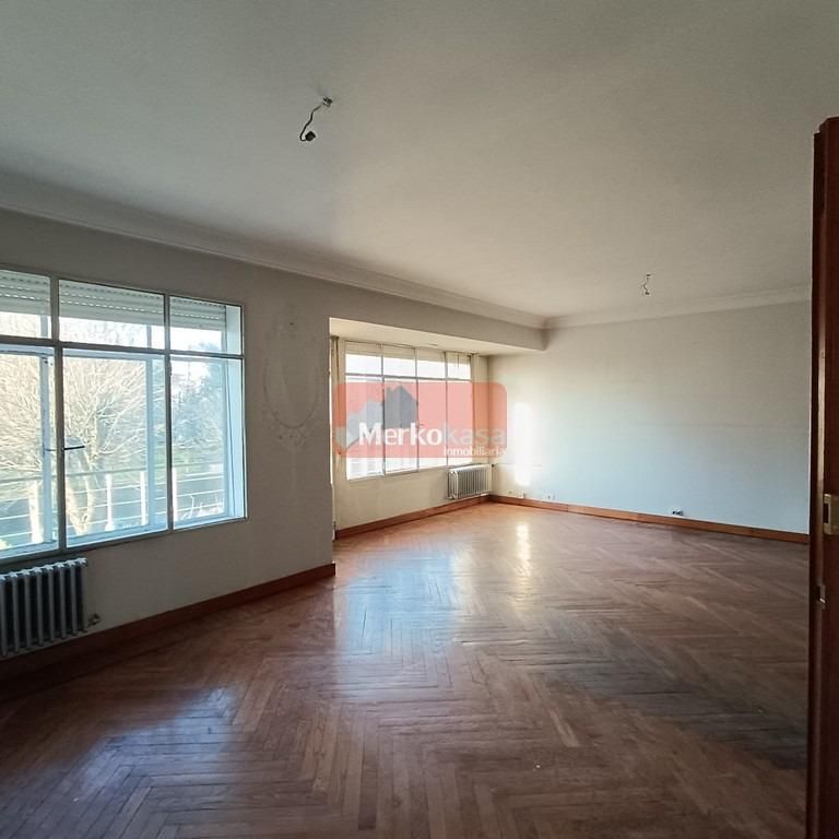 Sala d'estar de Pis en venda en Lugo Capital amb Calefacció, Traster i Balcó