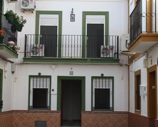 Vista exterior de Casa adosada en venda en Carrión de los Céspedes amb Terrassa