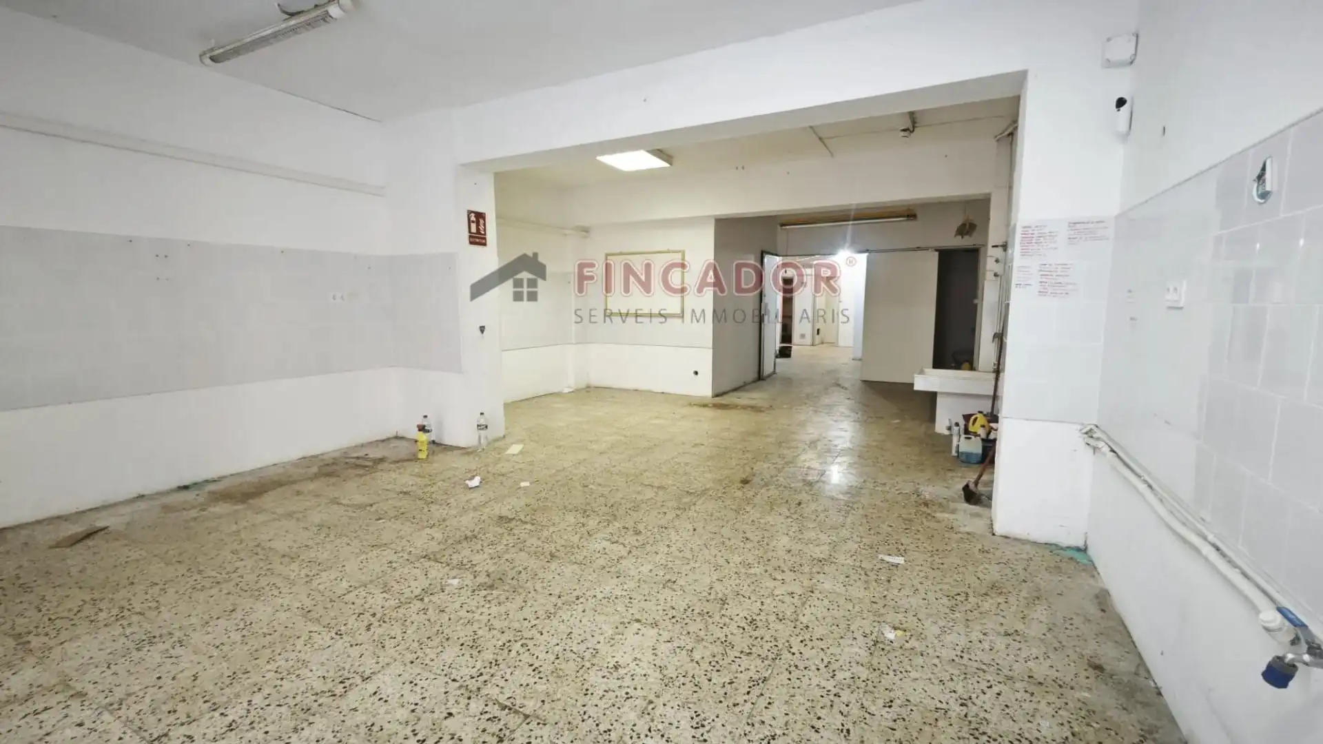 Local comercial en venta en Carrer de Salinas