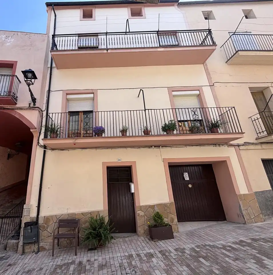 Vista exterior de Casa o xalet en venda en Oliana amb Calefacció i Moblat