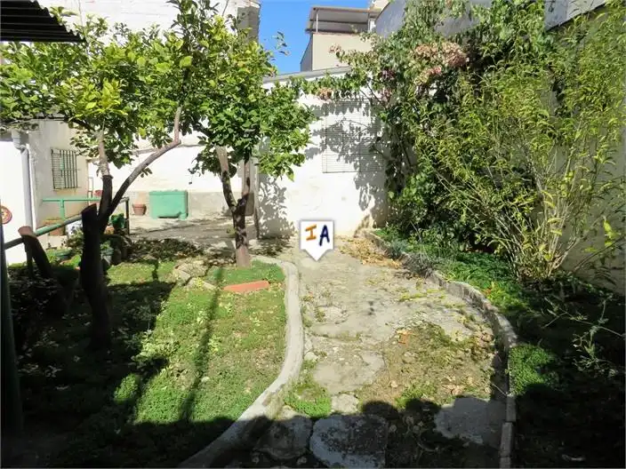 Jardí de Casa adosada en venda en Alcaudete amb Traster