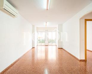 Flat for sale in  Valencia Capital  with Air Conditioner and Balcony