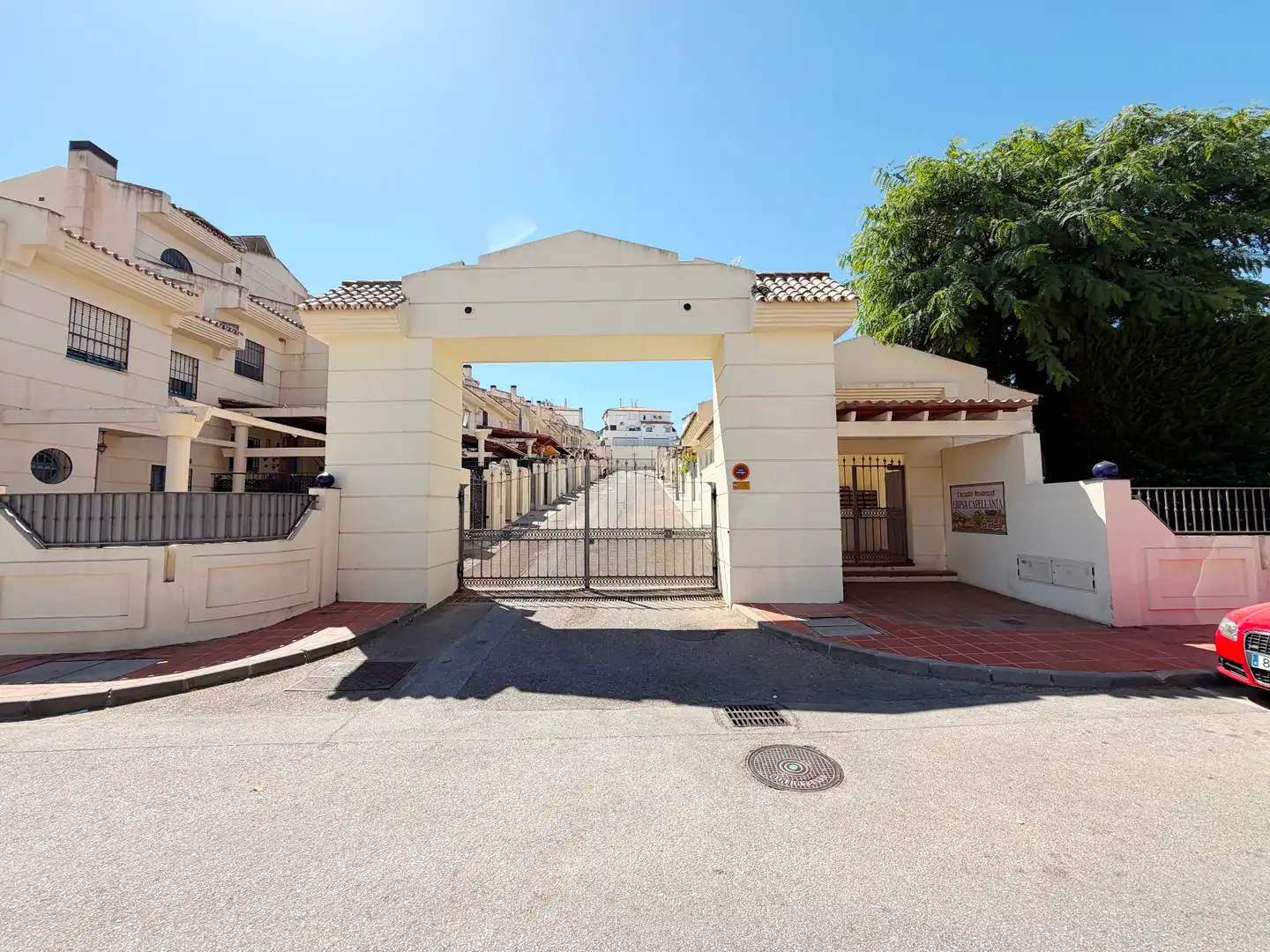 Adosado con piscina en venta en Calle la Zarzuela 33, imagen 2
