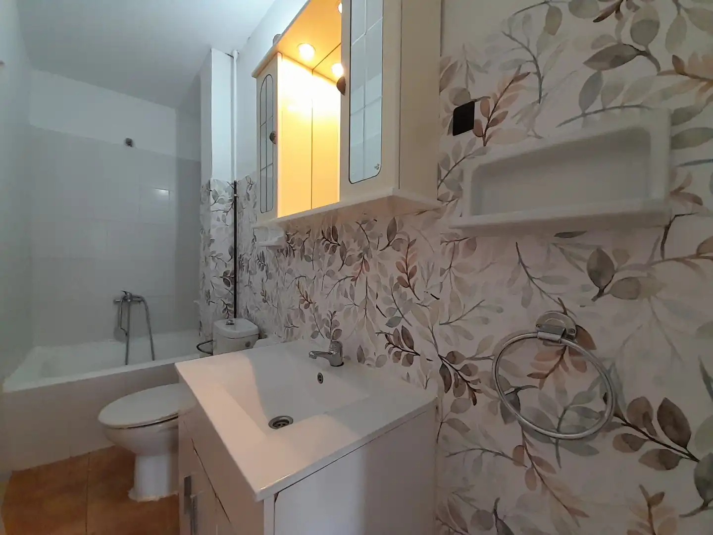 Baño de Piso en venta en Olot con Calefacción, Trastero y Balcón