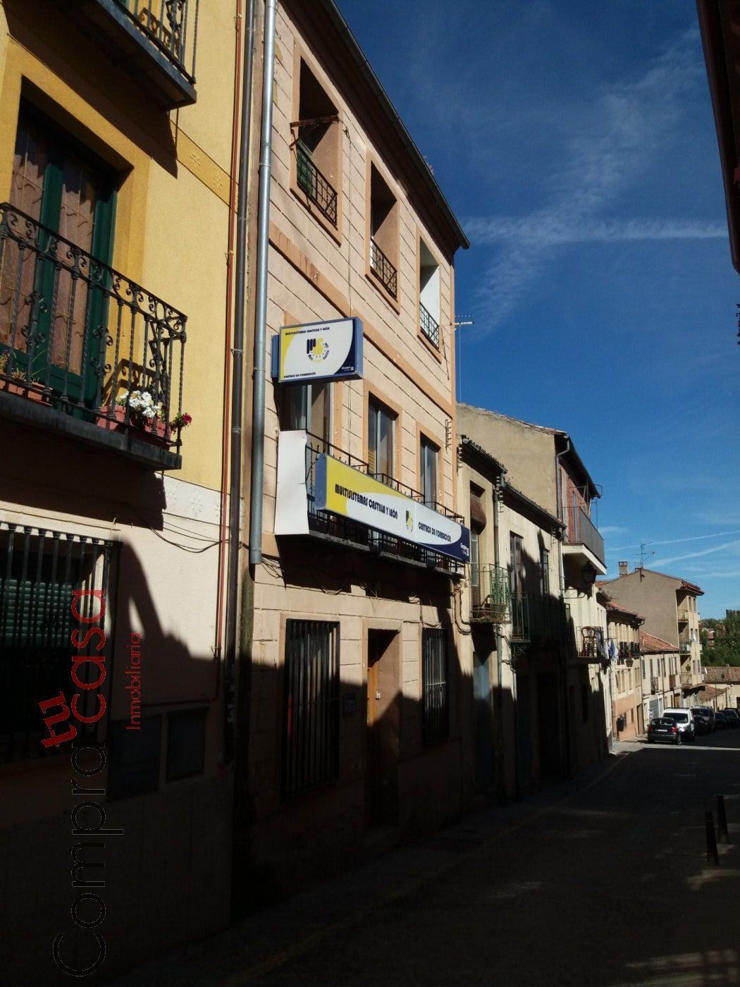 Vista exterior de Edifici en venda en Segovia Capital