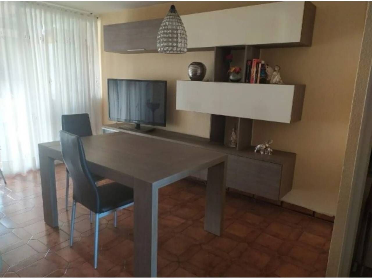 Sala d'estar de Pis en venda en L'Hospitalet de Llobregat amb Balcó