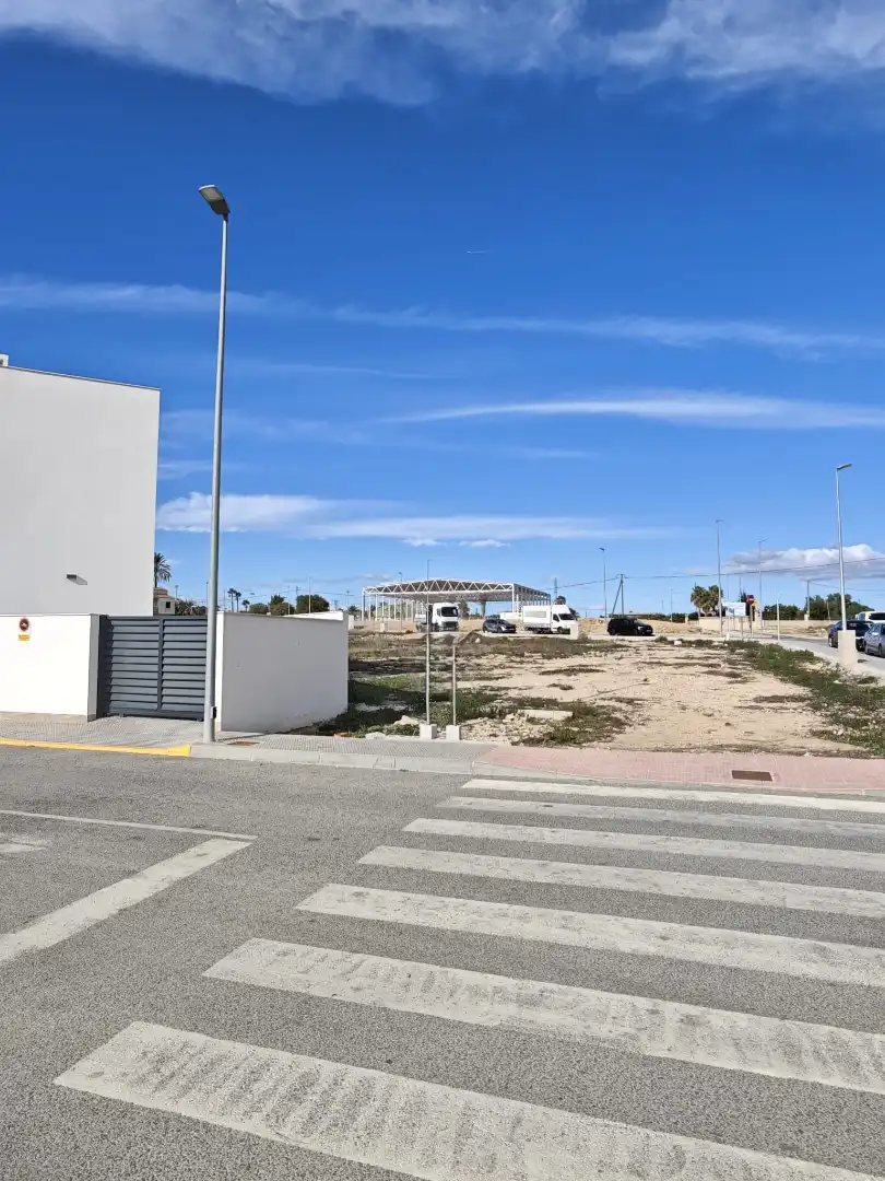 Residential zum Verkauf in Los Montesinos