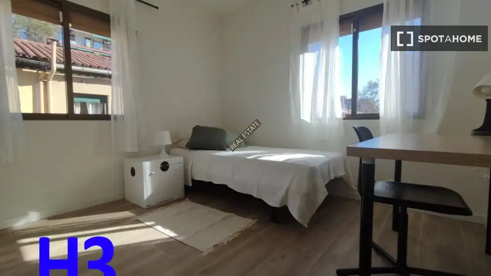 Schlafzimmer von Wohnung zur Miete in Barcelona mit Klimaanlage, Heizung und Möbliert
