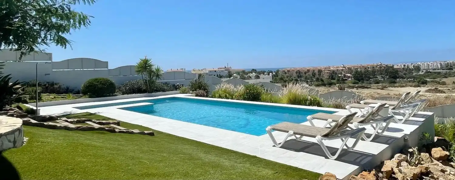 Chalet con piscina en venta en Alemanes