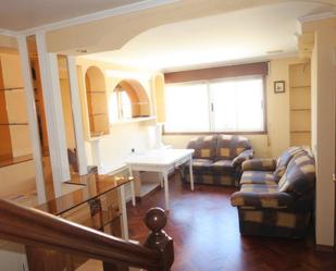 Sala d'estar de Dúplex de lloguer en A Coruña Capital  amb Calefacció, Parquet i Moblat