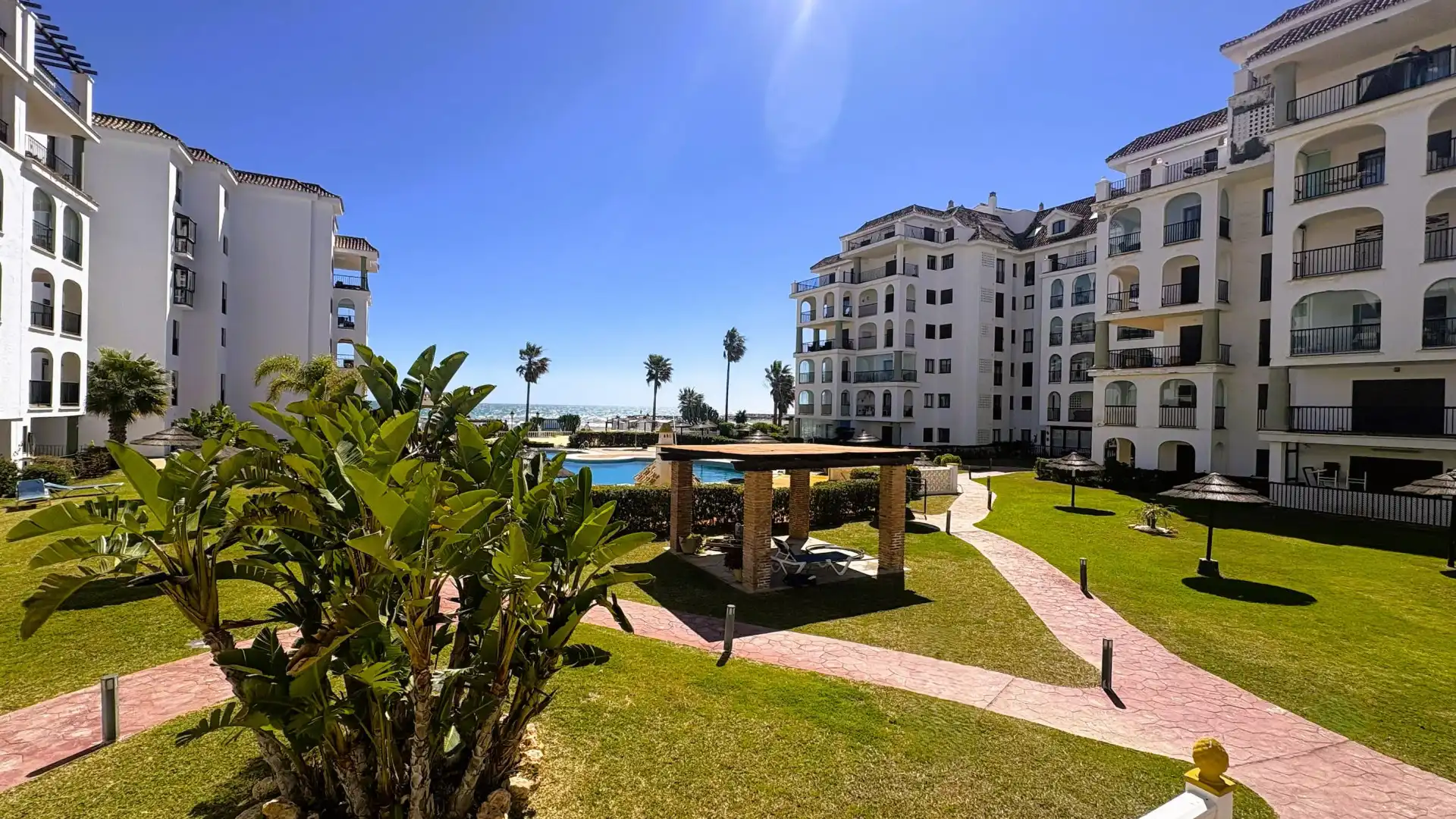 Home with pool for sale in La Duquesa, imagen 3