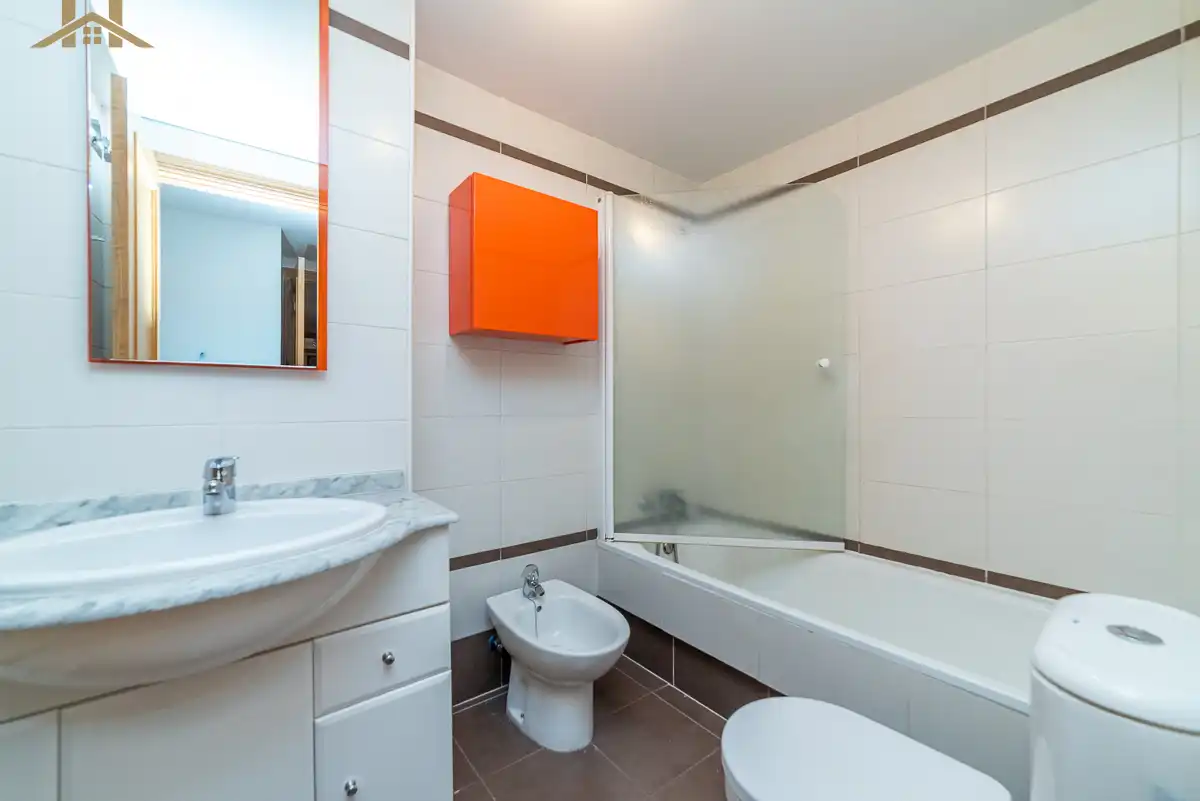 Bathroom of Flat for sale in Leganés  with Heating, Storage room and Community pool