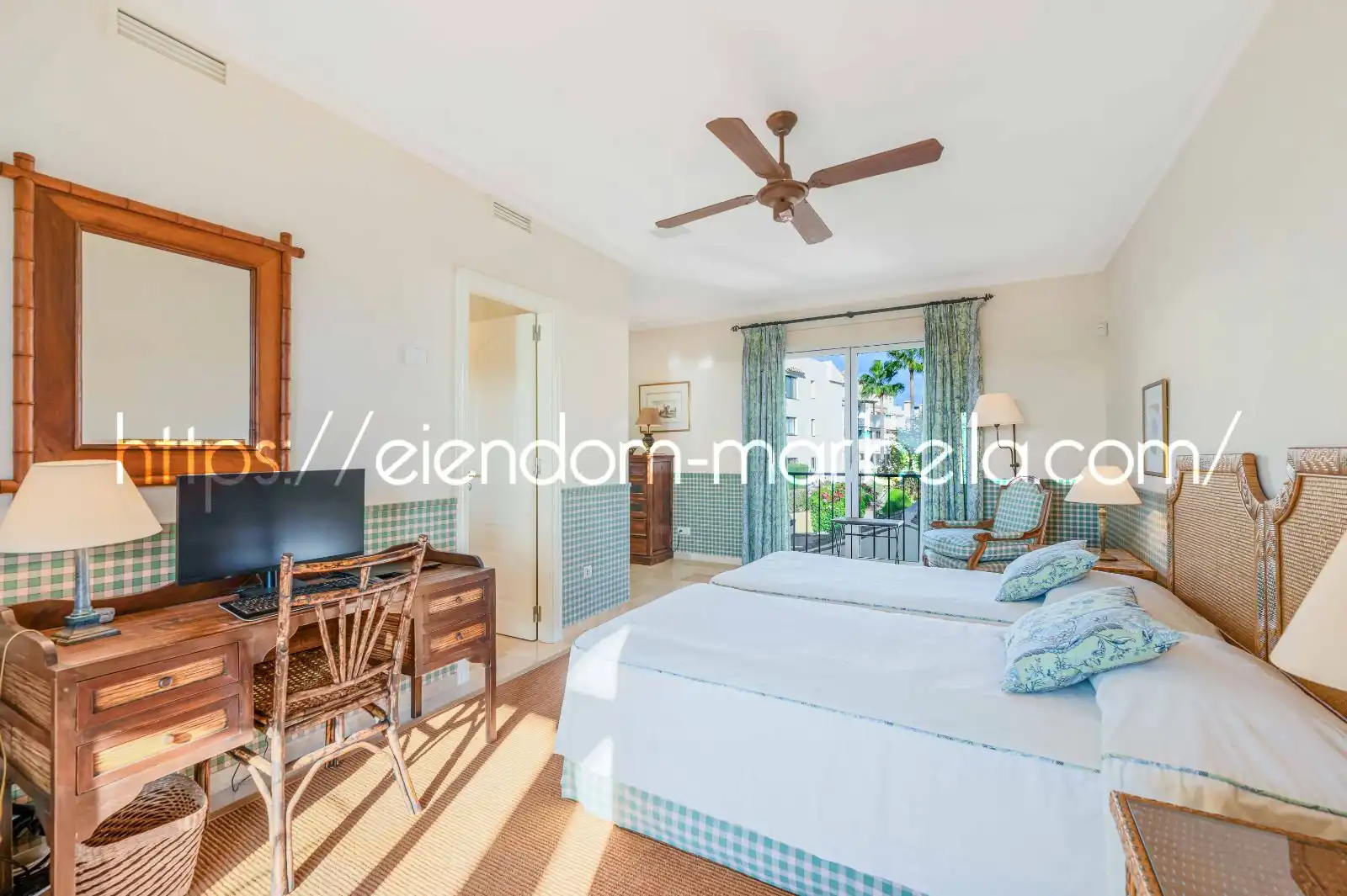 Schlafzimmer von Haus oder Chalet zum Verkauf in Marbella mit Klimaanlage, Heizung und Privatgarten