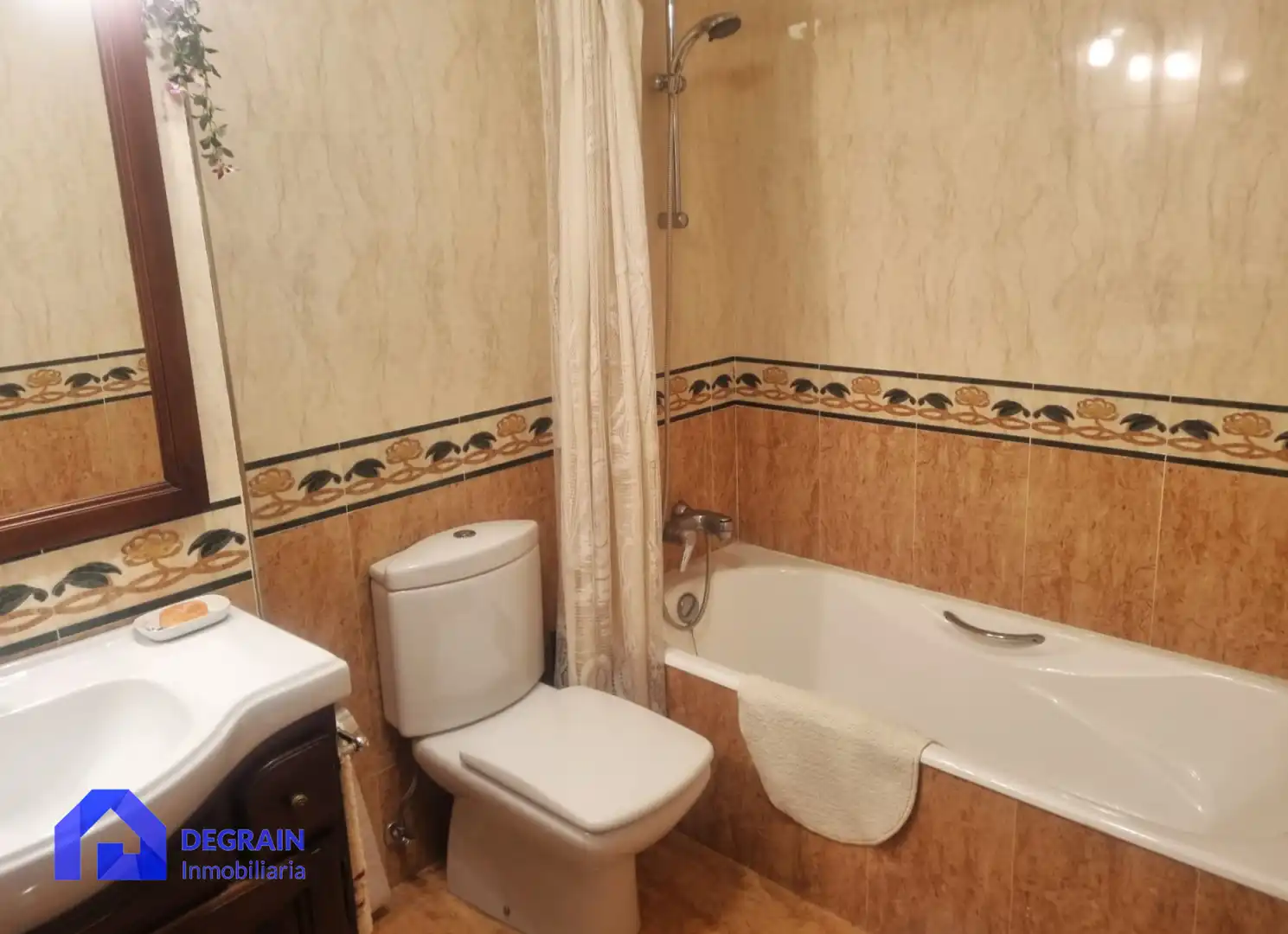 Badezimmer von Wohnung zur Miete in Oviedo  mit Heizung
