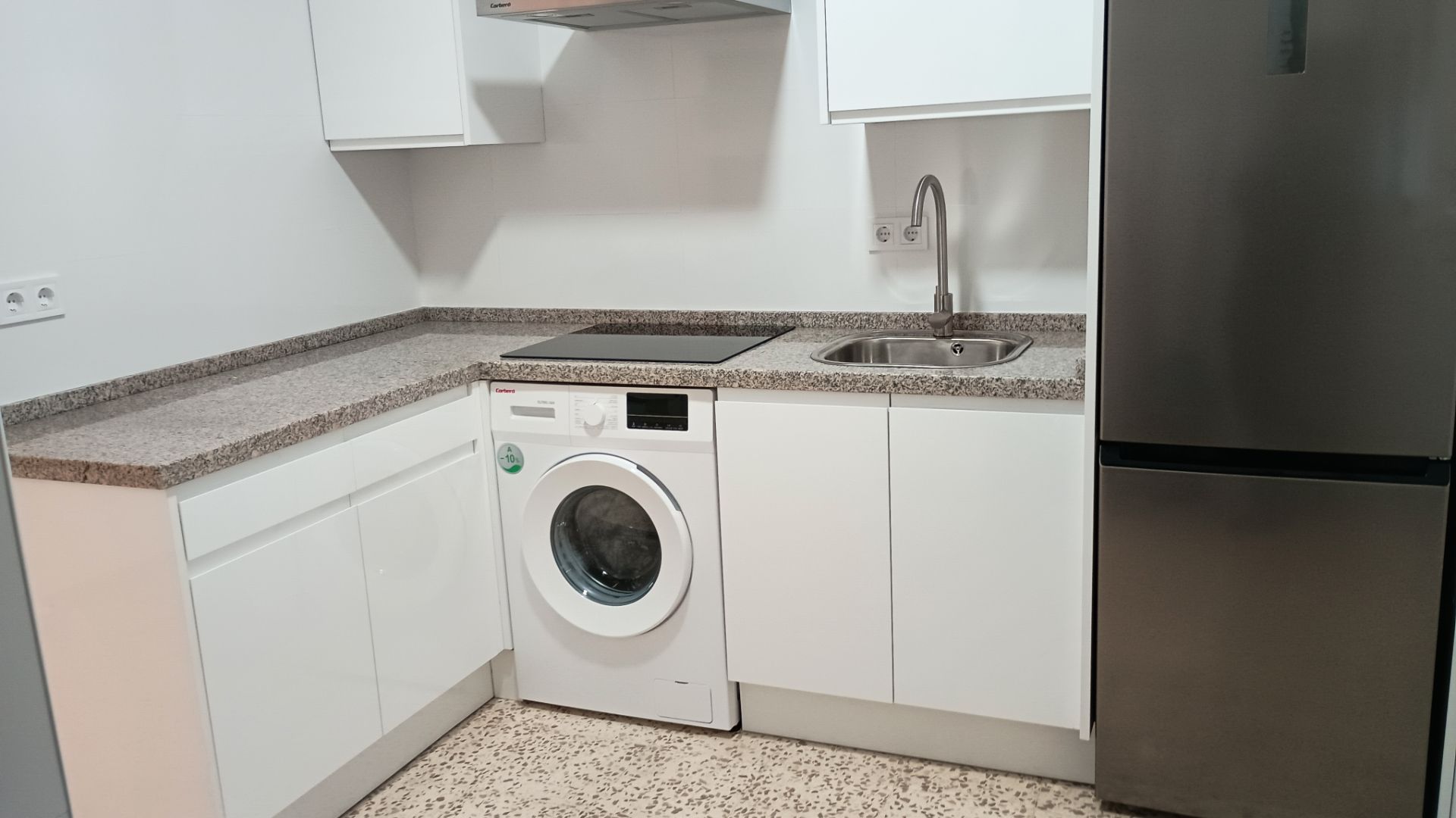 Cuina de Pis de lloguer en Umbrete amb Balcó i Alarma