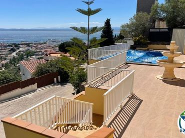 Villa con piscina in vendita a Mirón 51