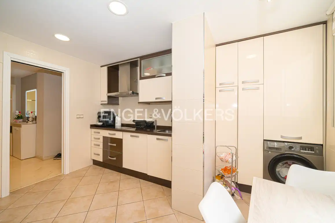 Cuina de Apartament en venda en Benidorm amb Aire condicionat i Piscina comunitària