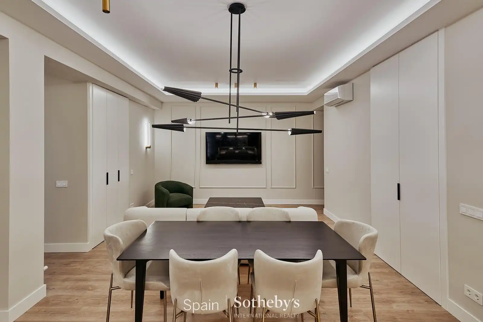 Menjador de Apartament en venda en Madrid amb Aire condicionat, Calefacció i Terrassa