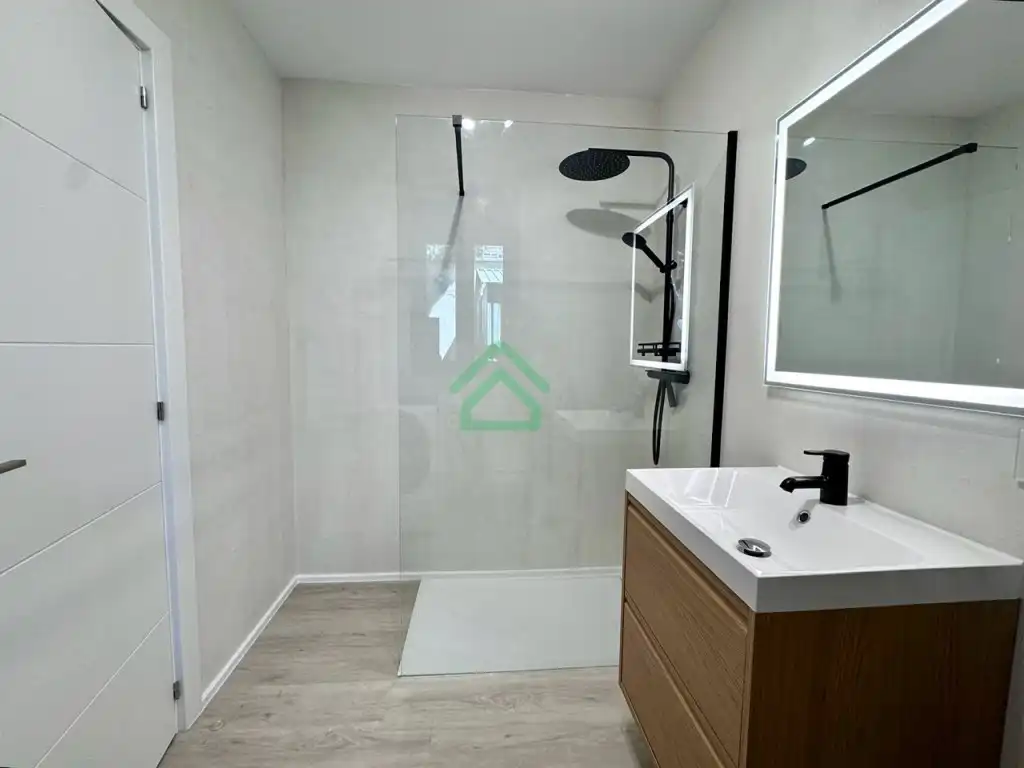 Baño de Piso en venta en Montferrer i Castellbò