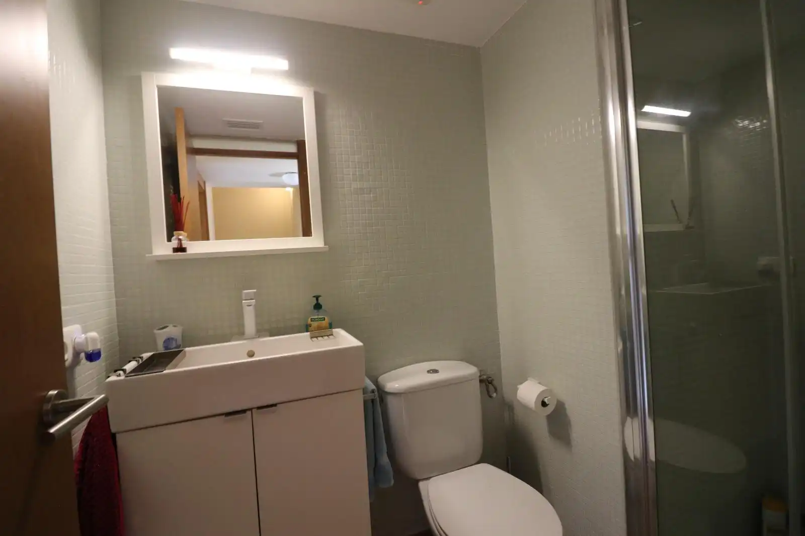Badezimmer von Einfamilien-Reihenhaus zum Verkauf in Maó - Mahón mit Klimaanlage, Privatgarten und Terrasse