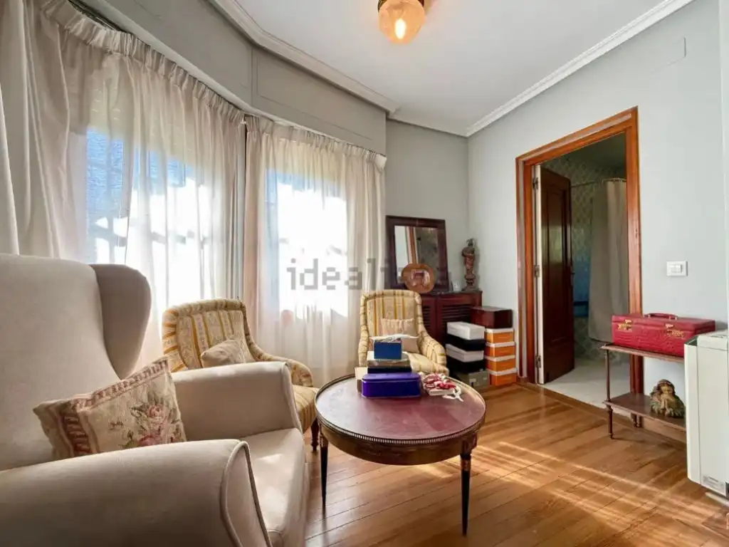 Habitación de Casa o chalet en venta en Boadilla del Monte con Jardín privado, Piscina y Lavadora