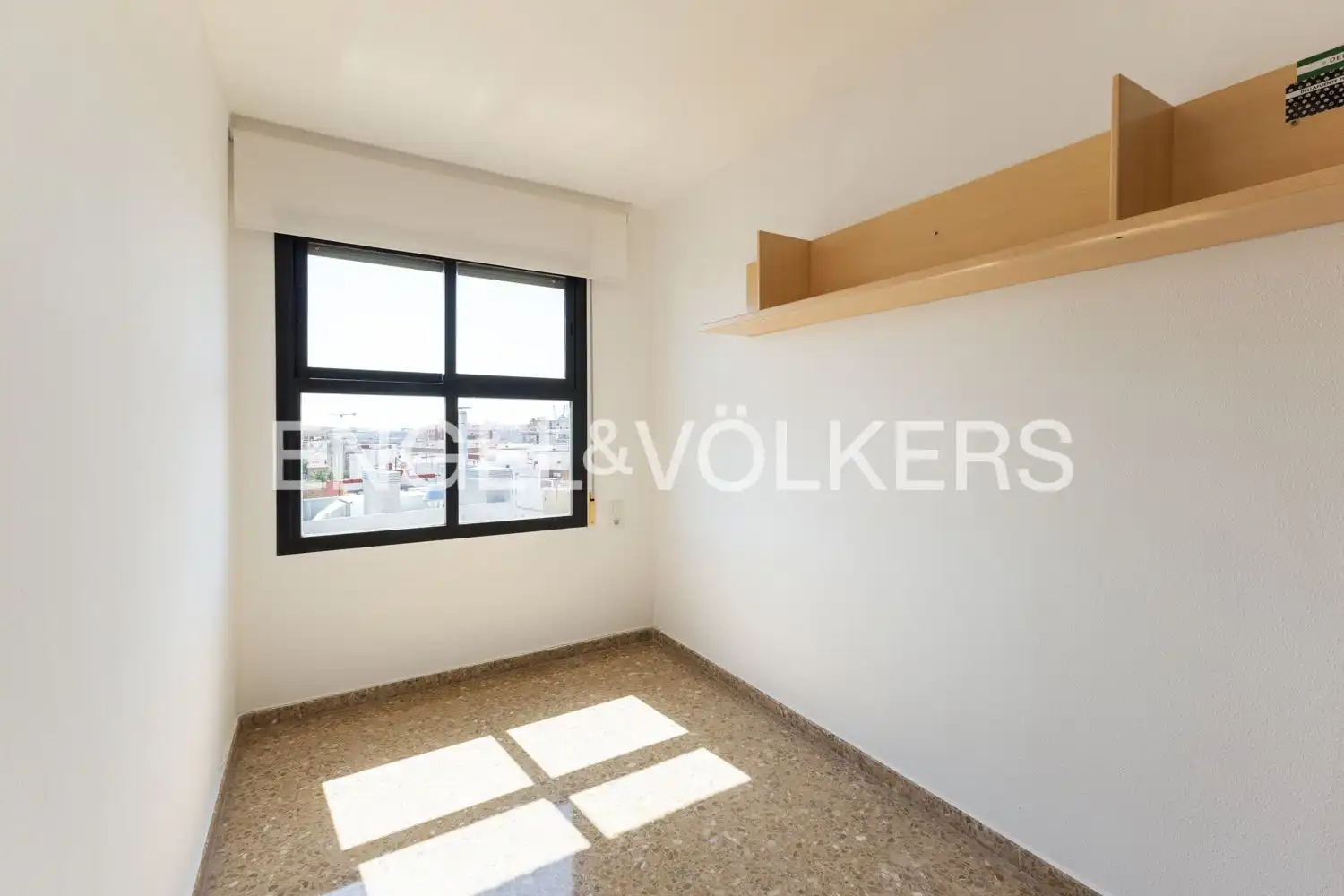 Schlafzimmer von Dachboden zur Miete in Valencia mit Klimaanlage, Heizung und Terrasse