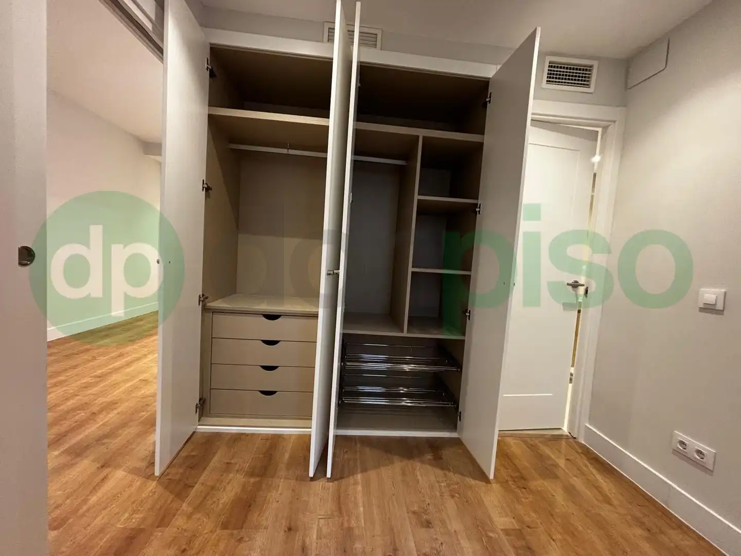 Bedroom of Flat for sale in Madrid  with Air Conditioner, Parquet flooring and Furnished
