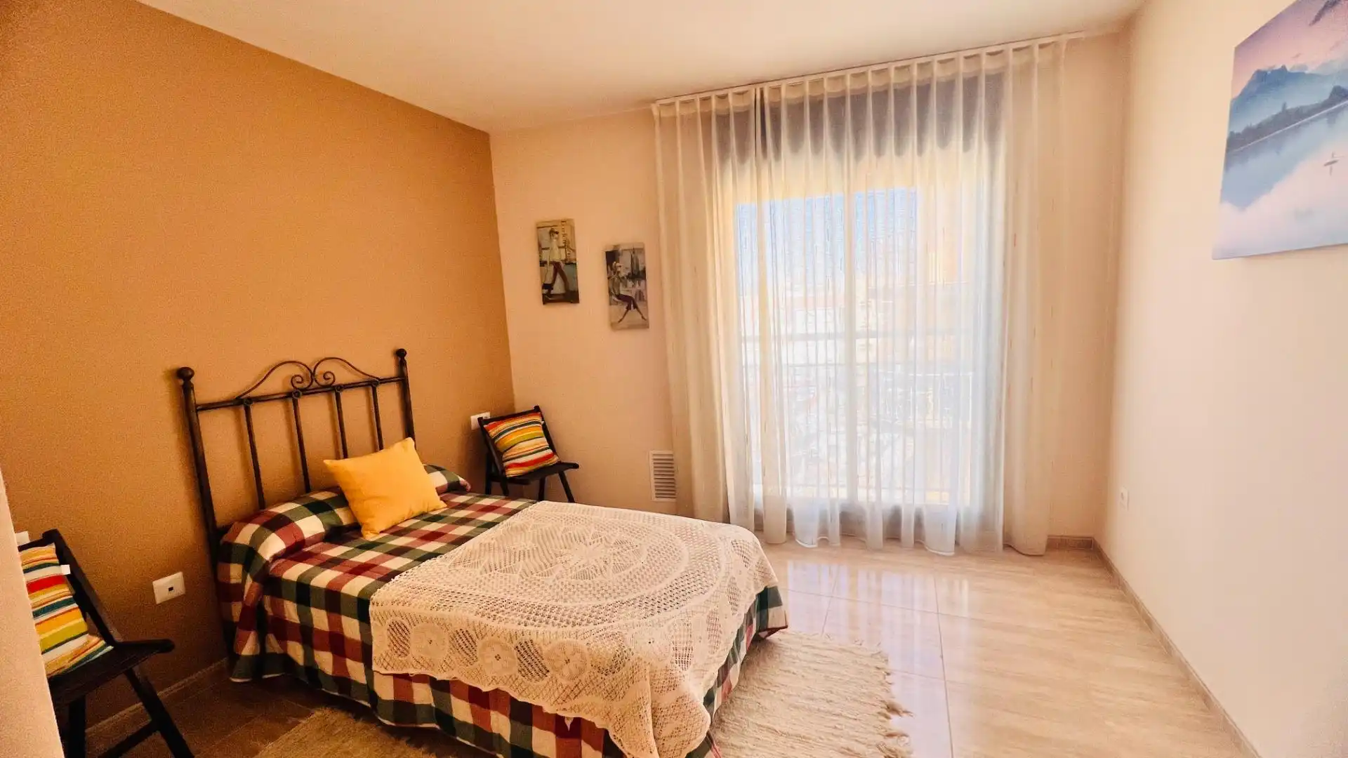 Schlafzimmer von Dachboden zum Verkauf in L'Ampolla mit Terrasse, Möbliert und Alarm