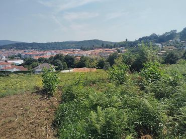 Rustikales Grundstück zum Verkauf in Valbargos 40