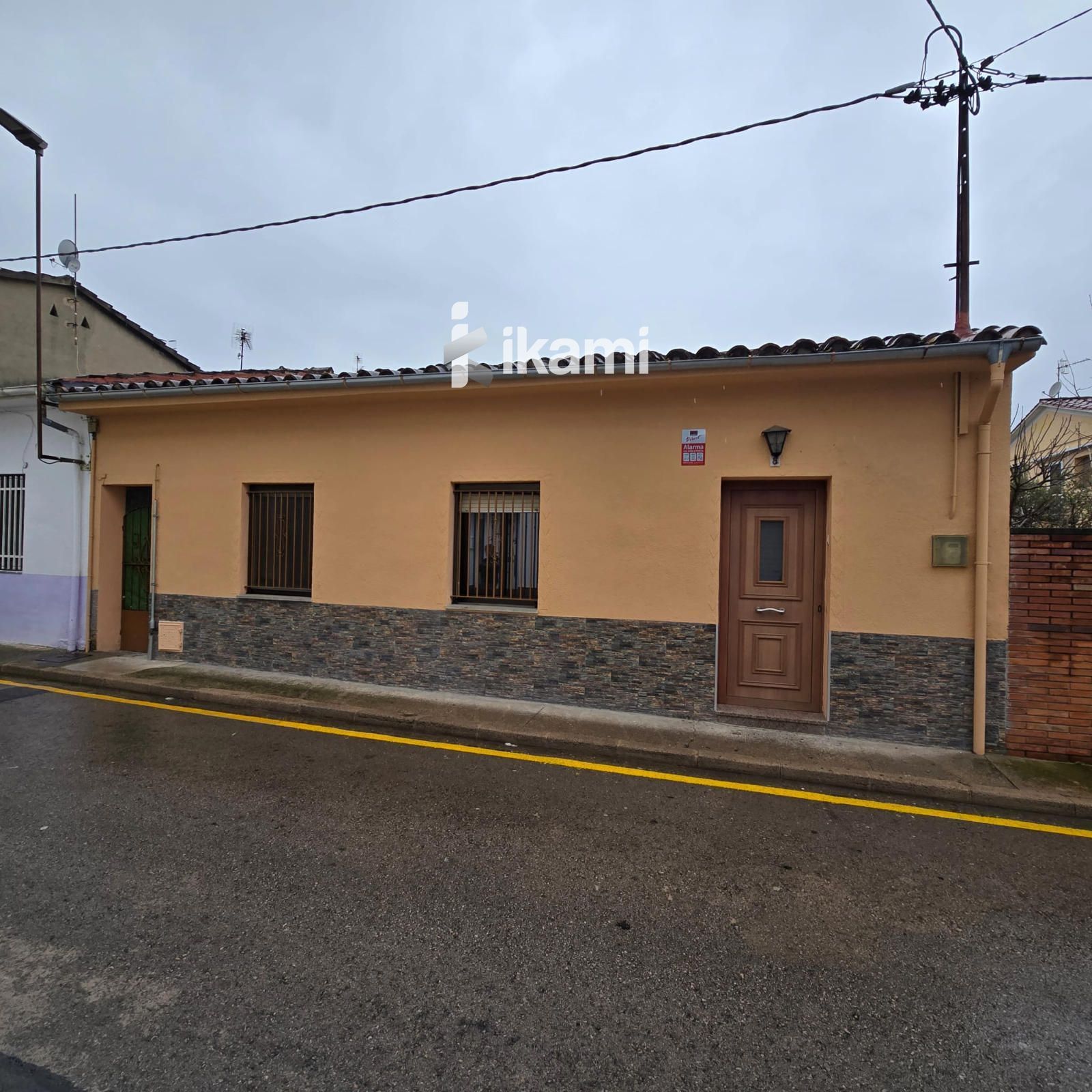 Vista exterior de Casa o xalet en venda en Olot amb Aire condicionat, Terrassa i Traster