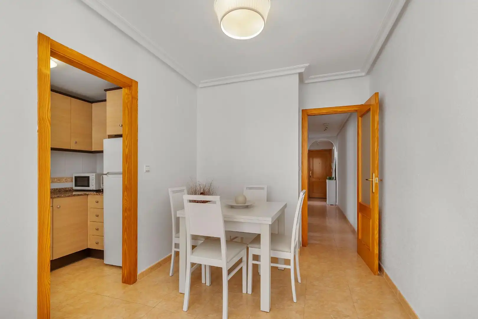 Comedor de Apartamento en venta en Torrevieja con Piscina, Amueblado y Microondas