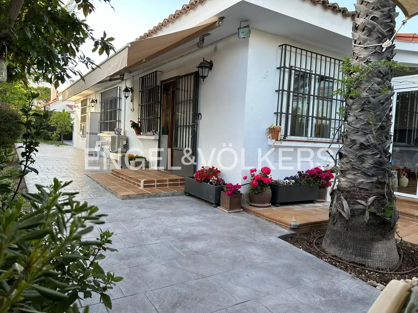 Vista exterior de Casa o xalet en venda en Boadilla del Monte amb Aire condicionat, Calefacció i Jardí privat
