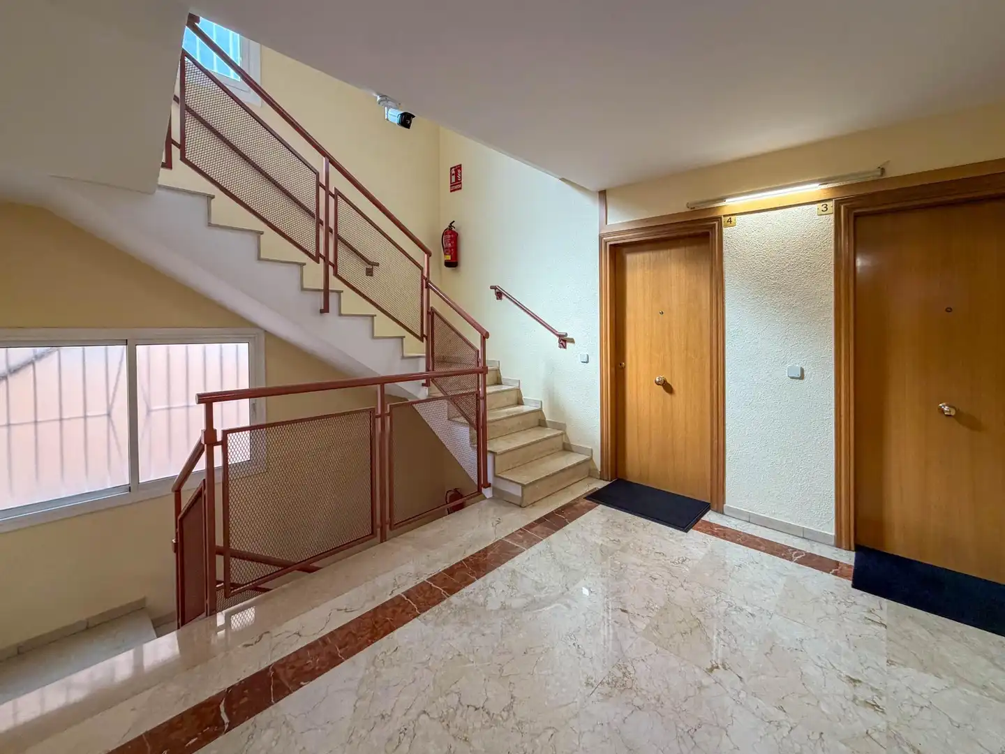 Wohnung zum Verkauf in Barcelona mit Klimaanlage, Heizung und Terrasse