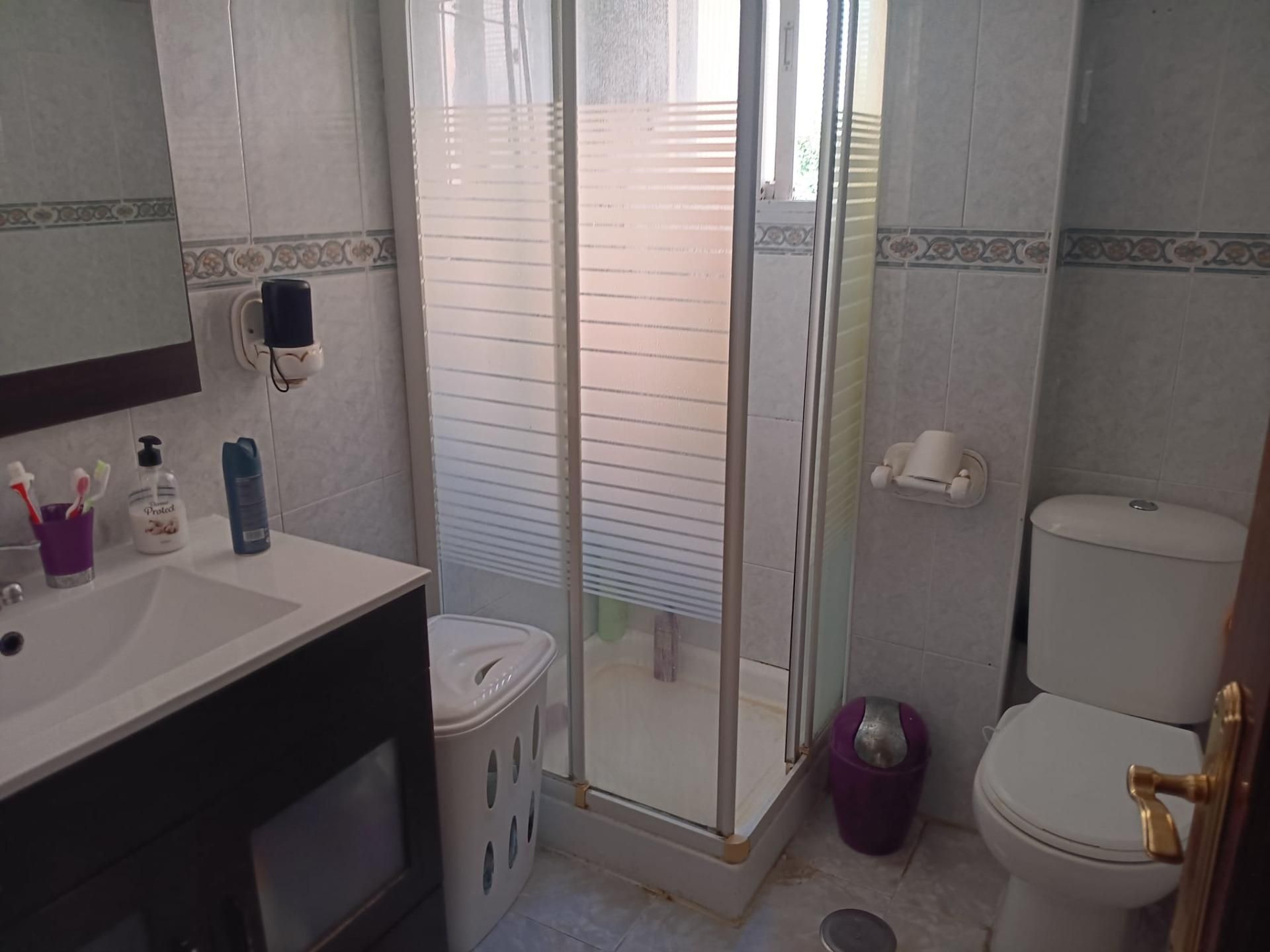 Bathroom of Flat for sale in  Sevilla Capital  with Air Conditioner and Balcony