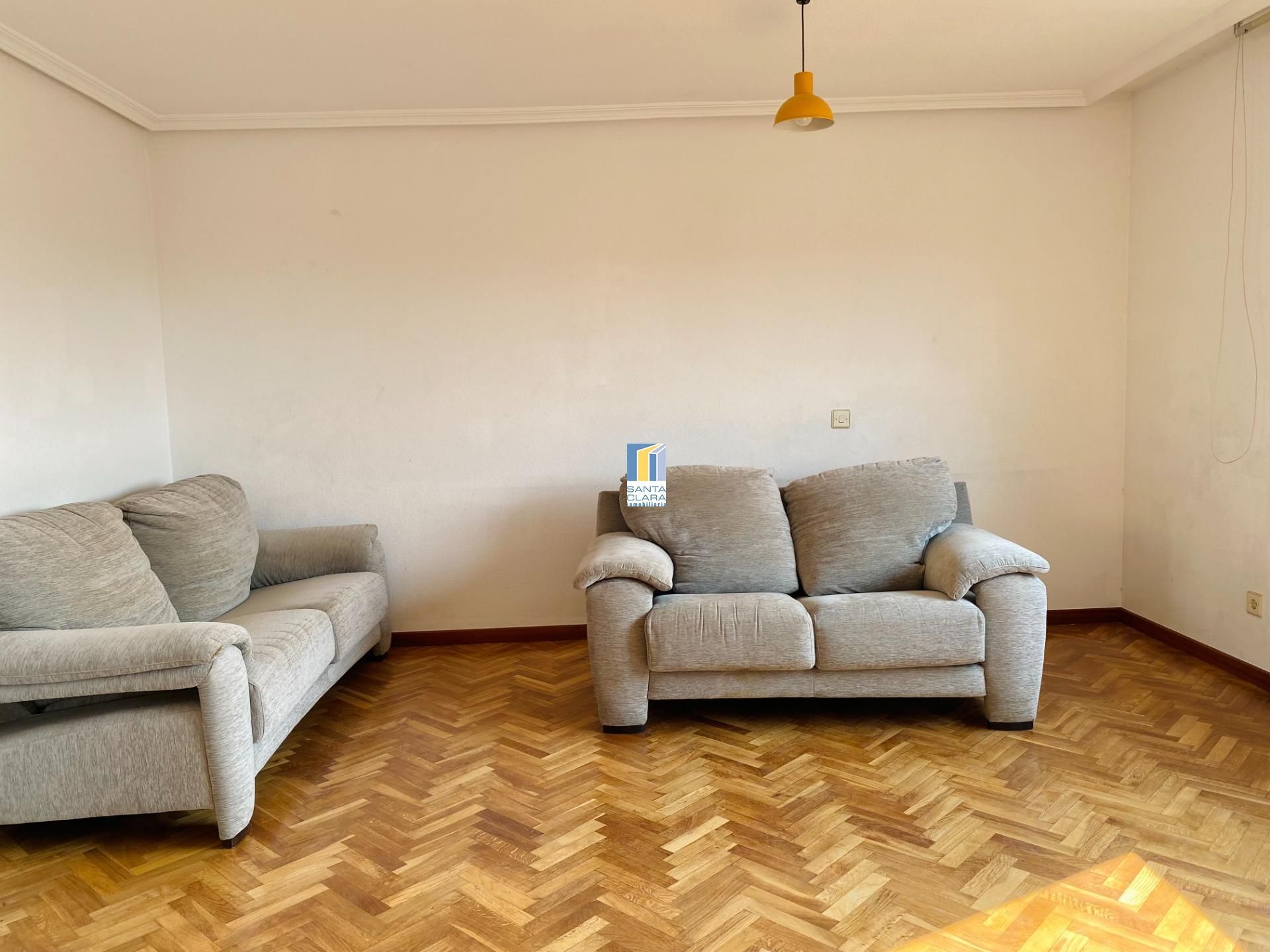 Sala d'estar de Pis en venda en Zamora Capital  amb Aire condicionat, Calefacció i Parquet