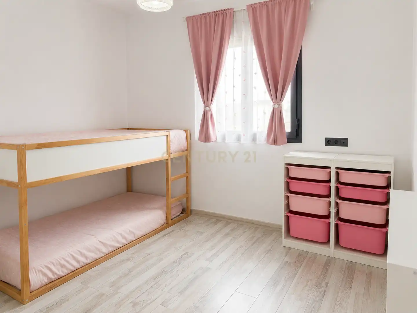 Bedroom of Houses for sale in Málaga  with Air Conditioner, Private garden and Storage room