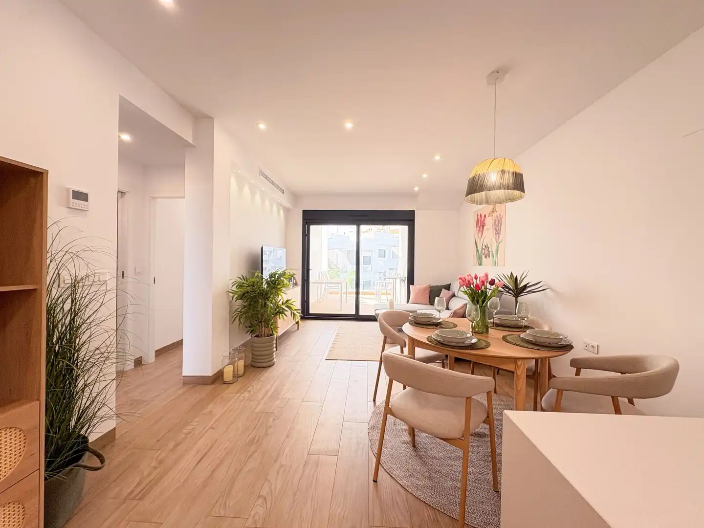 Sala de estar de Piso de alquiler en Torrevieja con Aire acondicionado, Calefacción y Jardín privado