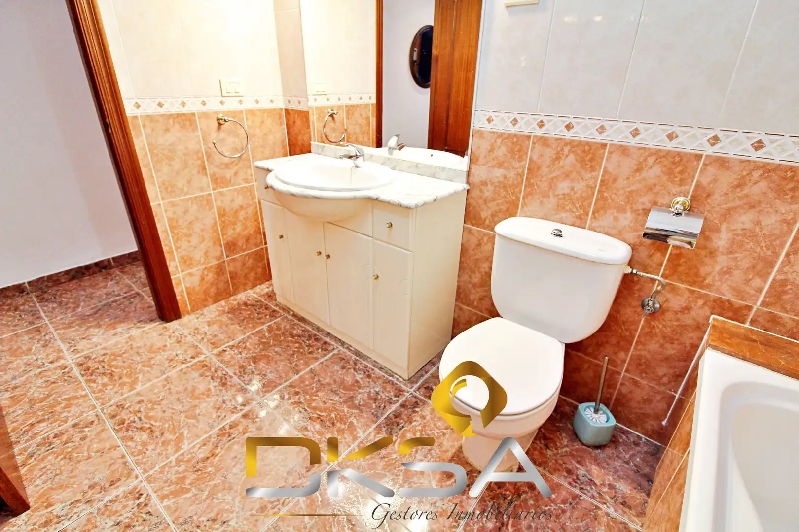 Bany de Casa o xalet en venda en Vila-real amb Terrassa, Traster i Moblat