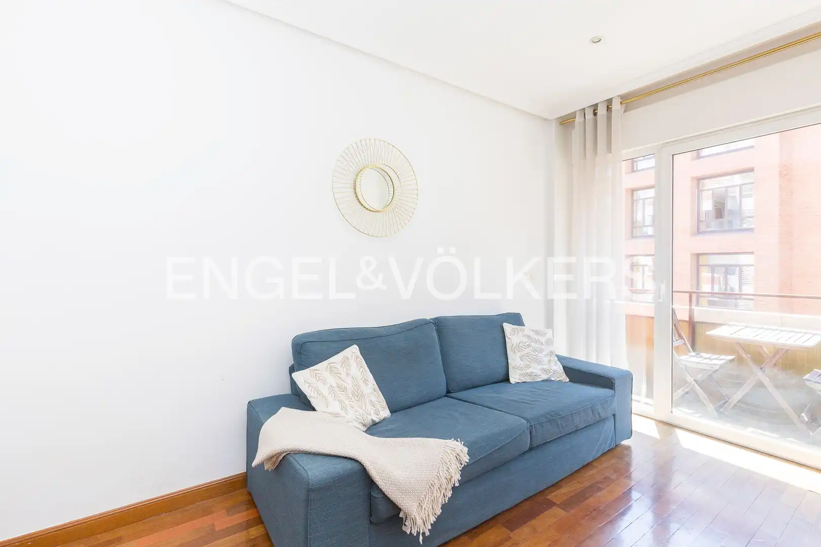 Living room of Flat for rent in Madrid  with Air Conditioner, Heating and Parquet flooring