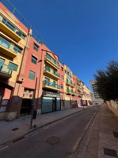 Außenansicht von Wohnung zur Miete in Granada mit Klimaanlage, Heizung und Möbliert