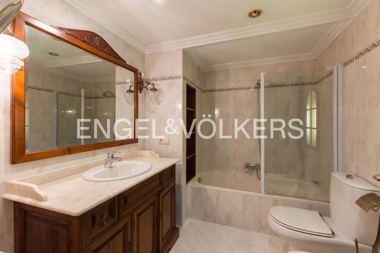 Bathroom of Flat for sale in Valencia  with Air Conditioner, Heating and Balcony